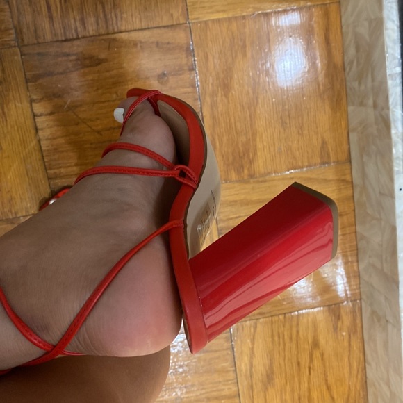Red heels - Picture 8 of 9